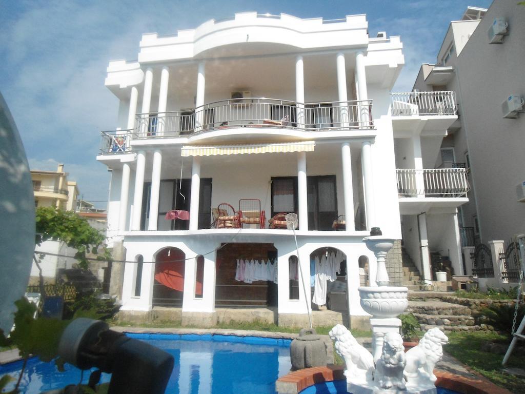 Apartments Pekic บาร์ ห้อง รูปภาพ