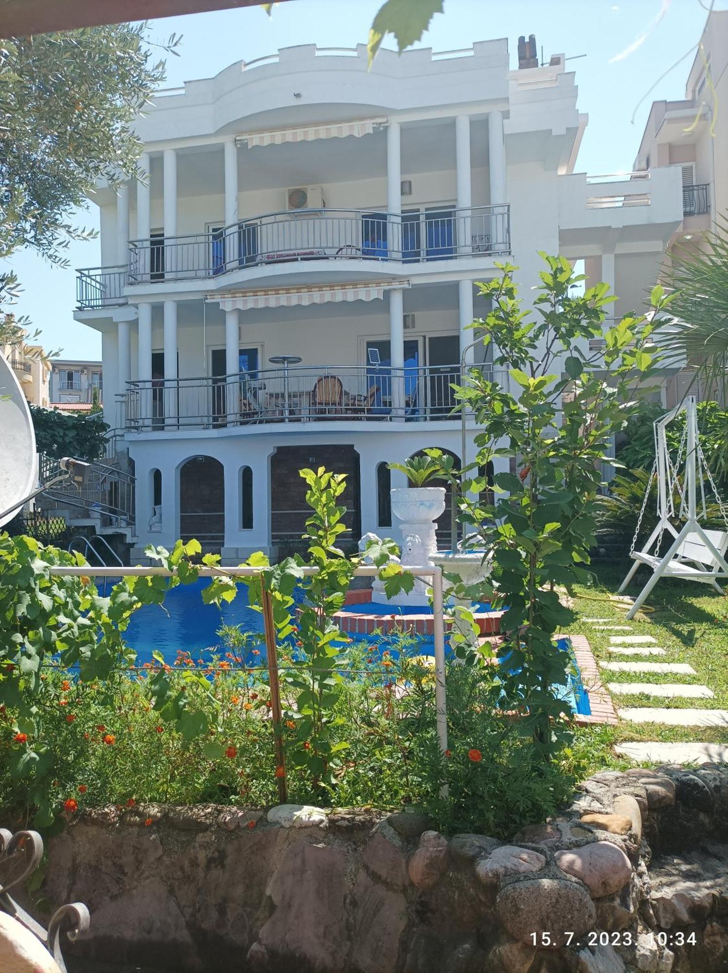 Apartments Pekic บาร์ ภายนอก รูปภาพ